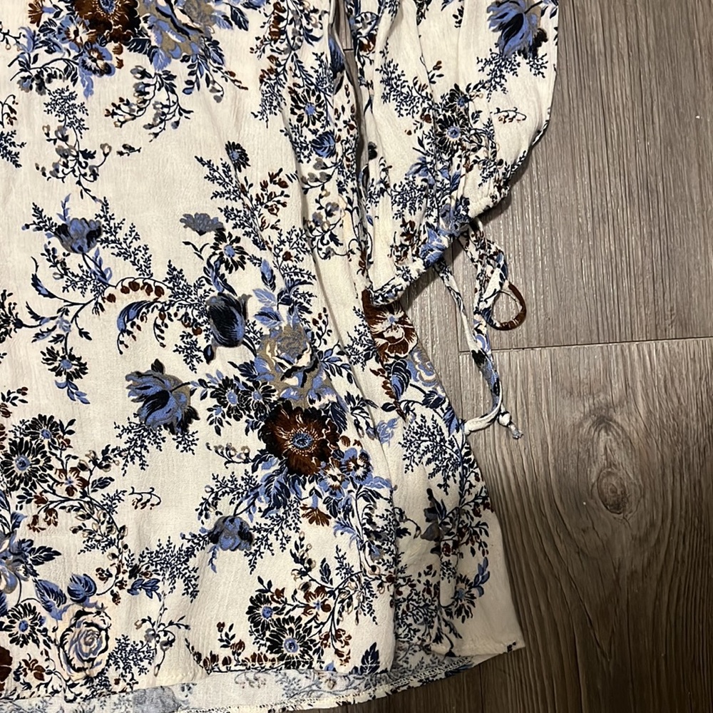 AEO Floral Cold Shoulder Long-Sleeve Dress Like New - Picture 5 of 9